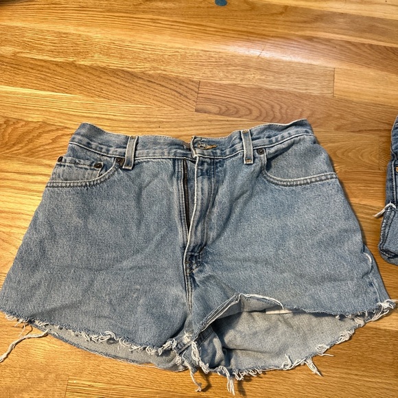 VINTAGE LEVI’S 550 MEDIUM WASH DENIM SHORTS!! LIKE NEW, VERY GOOD CONDITION!! - Picture 2 of 5